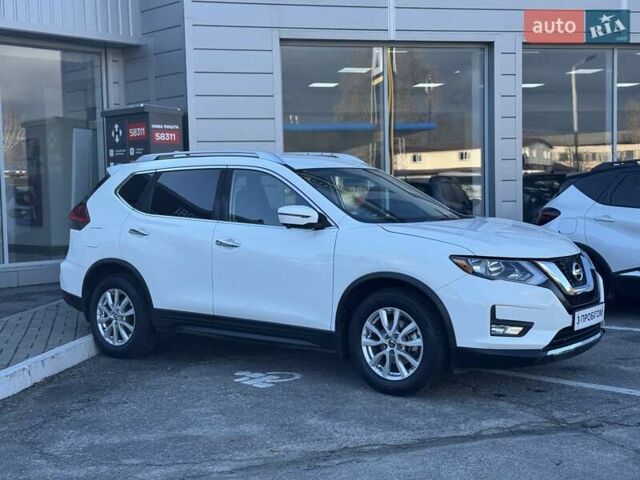 Белый Ниссан Rogue, объемом двигателя 2.5 л и пробегом 81 тыс. км за 17500 $, фото 2 на Automoto.ua