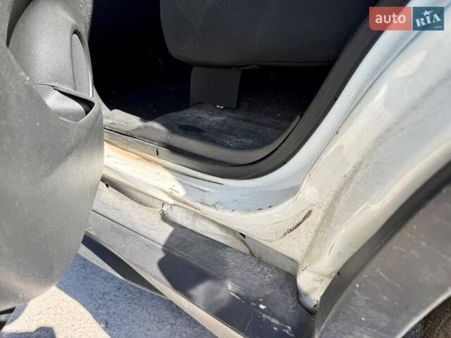 Белый Ниссан Rogue, объемом двигателя 2.49 л и пробегом 85 тыс. км за 7000 $, фото 29 на Automoto.ua