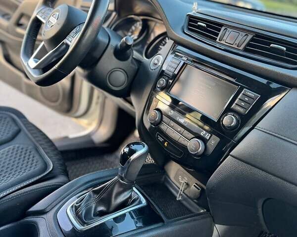 Белый Ниссан Rogue, объемом двигателя 2.49 л и пробегом 167 тыс. км за 15300 $, фото 14 на Automoto.ua