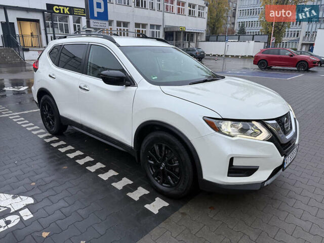 Белый Ниссан Rogue, объемом двигателя 2.49 л и пробегом 155 тыс. км за 15000 $, фото 2 на Automoto.ua