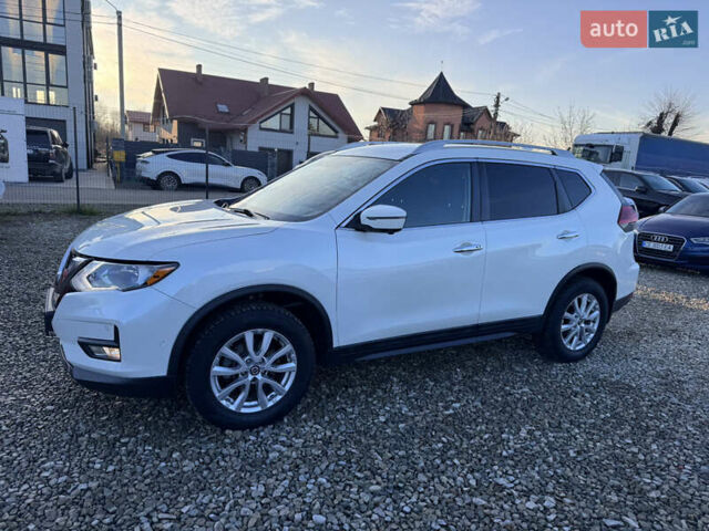 Белый Ниссан Rogue, объемом двигателя 2.5 л и пробегом 151 тыс. км за 14300 $, фото 3 на Automoto.ua