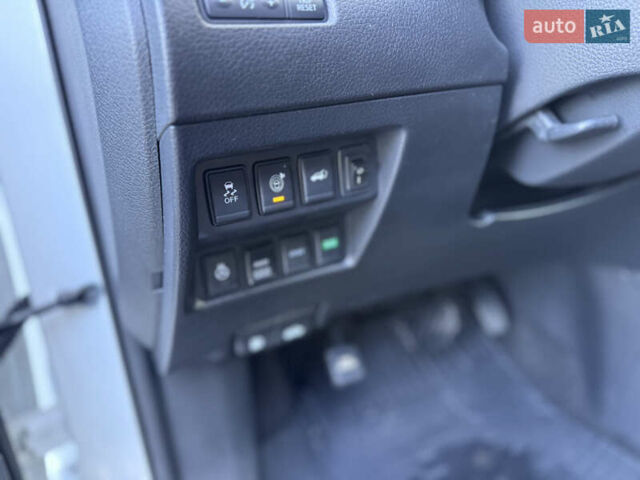 Белый Ниссан Rogue, объемом двигателя 2.5 л и пробегом 151 тыс. км за 14300 $, фото 29 на Automoto.ua