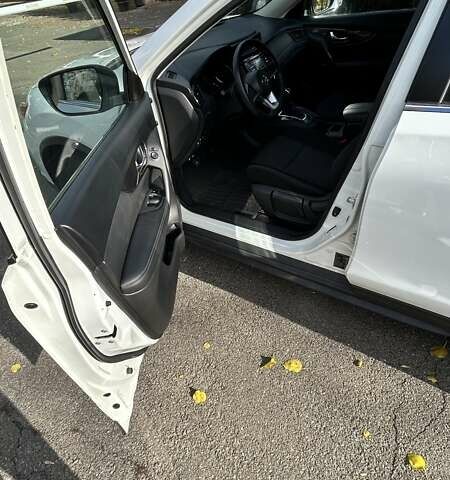 Ниссан Rogue 2017 в Киеве на Automoto.ua Белый Ниссан Rogue, объемом двигателя 2.49 л и пробегом 119 тыс. км за 13952 $, фото 4 на Automoto.ua