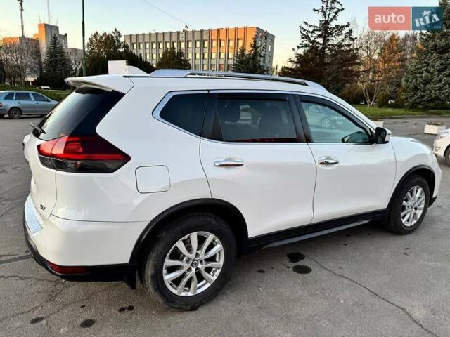 Белый Ниссан Rogue, объемом двигателя 2.49 л и пробегом 167 тыс. км за 15300 $, фото 3 на Automoto.ua