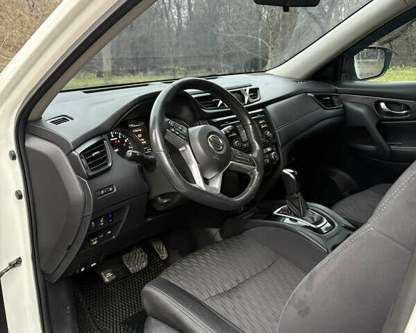 Белый Ниссан Rogue, объемом двигателя 2.49 л и пробегом 213 тыс. км за 11800 $, фото 7 на Automoto.ua