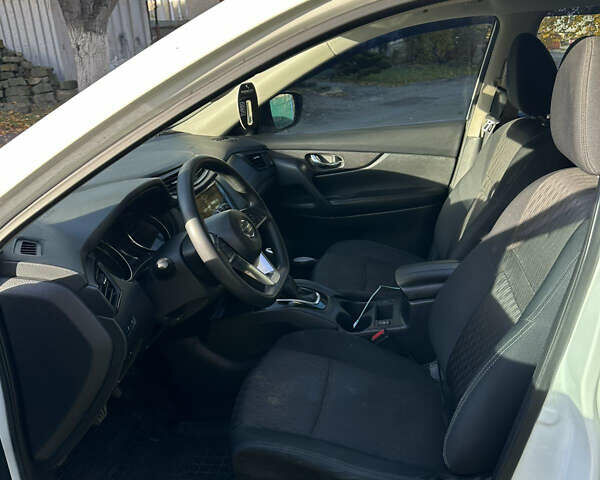 Белый Ниссан Rogue, объемом двигателя 2.49 л и пробегом 160 тыс. км за 14000 $, фото 1 на Automoto.ua