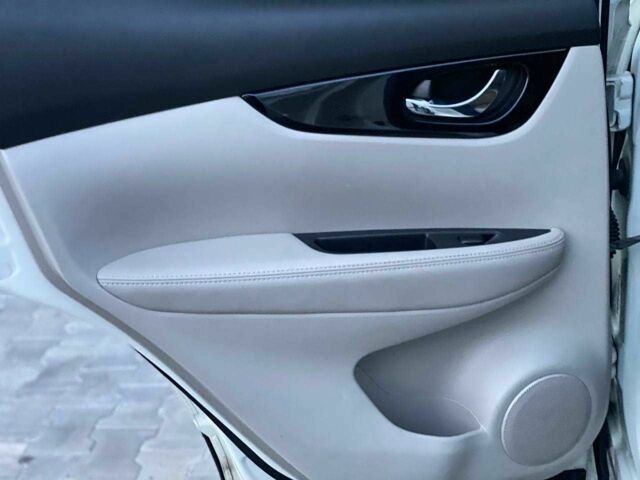 Білий Ніссан Rogue, об'ємом двигуна 2 л та пробігом 61 тис. км за 17690 $, фото 21 на Automoto.ua