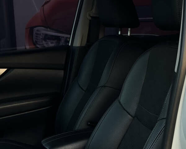 Белый Ниссан Rogue, объемом двигателя 2 л и пробегом 142 тыс. км за 13500 $, фото 9 на Automoto.ua