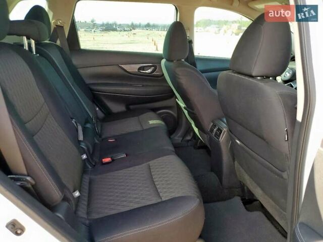 Белый Ниссан Rogue, объемом двигателя 2.5 л и пробегом 102 тыс. км за 2100 $, фото 9 на Automoto.ua