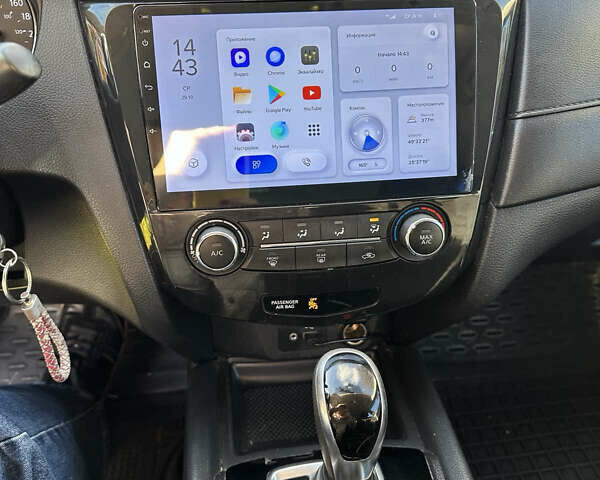 Белый Ниссан Rogue, объемом двигателя 2.49 л и пробегом 160 тыс. км за 14000 $, фото 7 на Automoto.ua