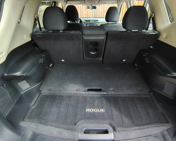 Белый Ниссан Rogue, объемом двигателя 2.5 л и пробегом 120 тыс. км за 17500 $, фото 1 на Automoto.ua