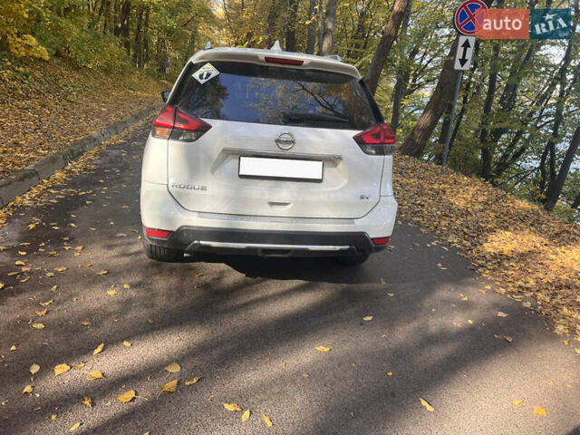 Белый Ниссан Rogue, объемом двигателя 2.49 л и пробегом 89 тыс. км за 16900 $, фото 6 на Automoto.ua