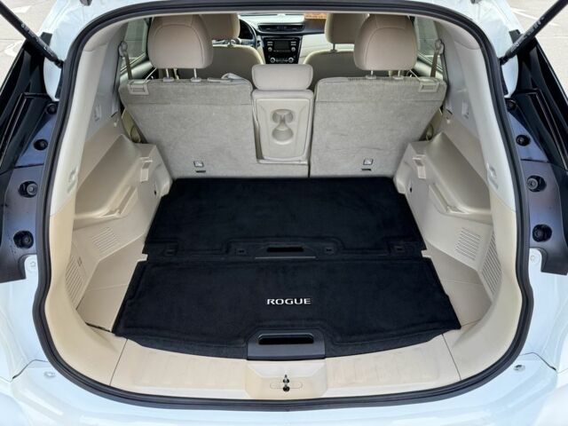 Белый Ниссан Rogue, объемом двигателя 2.5 л и пробегом 119 тыс. км за 12800 $, фото 13 на Automoto.ua