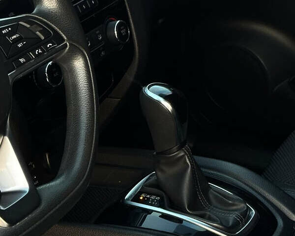 Белый Ниссан Rogue, объемом двигателя 2 л и пробегом 142 тыс. км за 13500 $, фото 7 на Automoto.ua