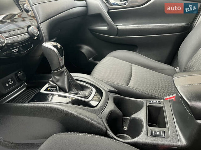 Белый Ниссан Rogue, объемом двигателя 2.5 л и пробегом 120 тыс. км за 14300 $, фото 23 на Automoto.ua