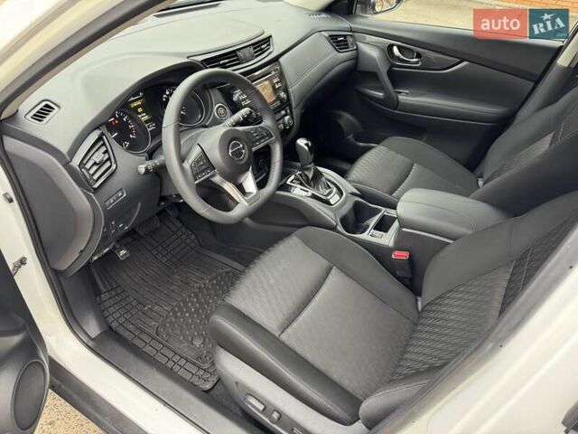 Белый Ниссан Rogue, объемом двигателя 2.49 л и пробегом 88 тыс. км за 14200 $, фото 15 на Automoto.ua