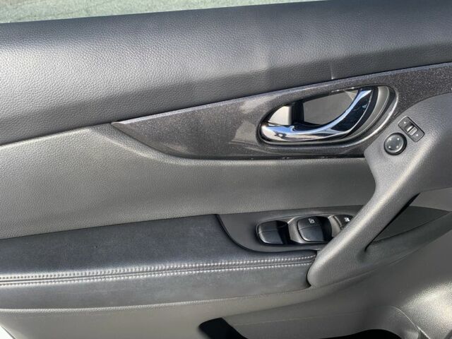 Белый Ниссан Rogue, объемом двигателя 2.5 л и пробегом 105 тыс. км за 15000 $, фото 4 на Automoto.ua