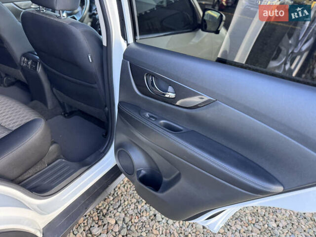 Белый Ниссан Rogue, объемом двигателя 2.5 л и пробегом 151 тыс. км за 14300 $, фото 44 на Automoto.ua