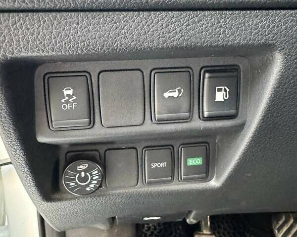 Белый Ниссан Rogue, объемом двигателя 2.49 л и пробегом 167 тыс. км за 15300 $, фото 18 на Automoto.ua