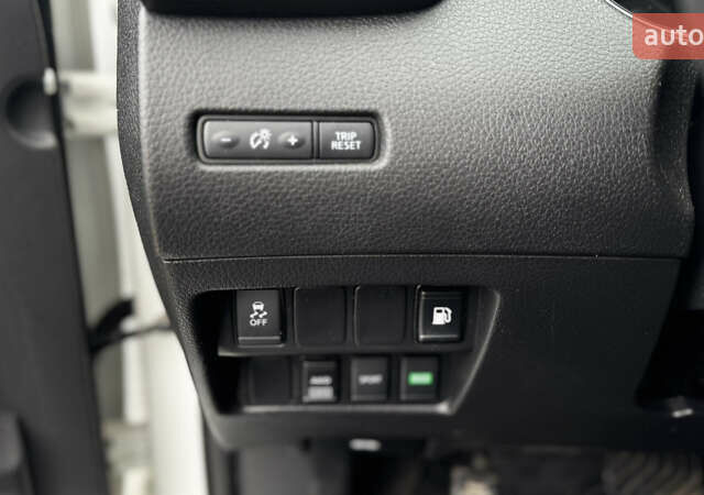 Белый Ниссан Rogue, объемом двигателя 2.5 л и пробегом 120 тыс. км за 13900 $, фото 17 на Automoto.ua