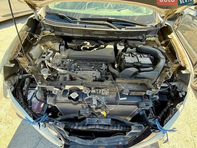 Белый Ниссан Rogue, объемом двигателя 2.49 л и пробегом 85 тыс. км за 7000 $, фото 19 на Automoto.ua