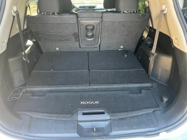 Білий Ніссан Rogue, об'ємом двигуна 2.5 л та пробігом 170 тис. км за 11990 $, фото 9 на Automoto.ua