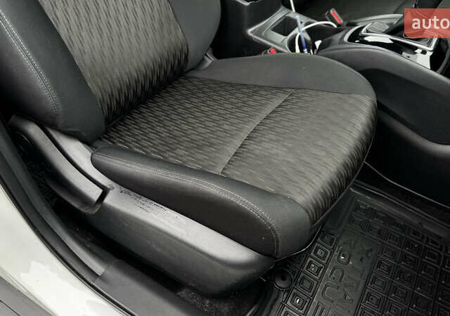 Белый Ниссан Rogue, объемом двигателя 2.5 л и пробегом 120 тыс. км за 13900 $, фото 18 на Automoto.ua