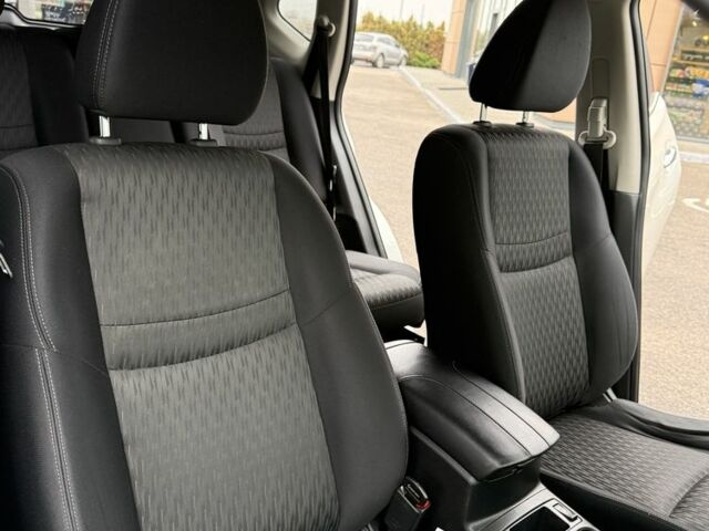 Белый Ниссан Rogue, объемом двигателя 2.5 л и пробегом 108 тыс. км за 15400 $, фото 13 на Automoto.ua