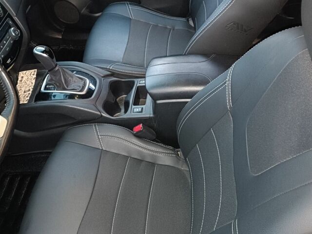 Білий Ніссан Rogue, об'ємом двигуна 2.5 л та пробігом 145 тис. км за 14500 $, фото 4 на Automoto.ua