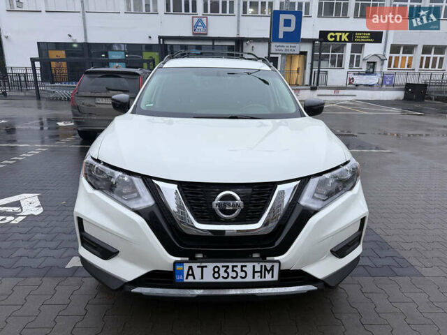 Белый Ниссан Rogue, объемом двигателя 2.49 л и пробегом 155 тыс. км за 15000 $, фото 1 на Automoto.ua