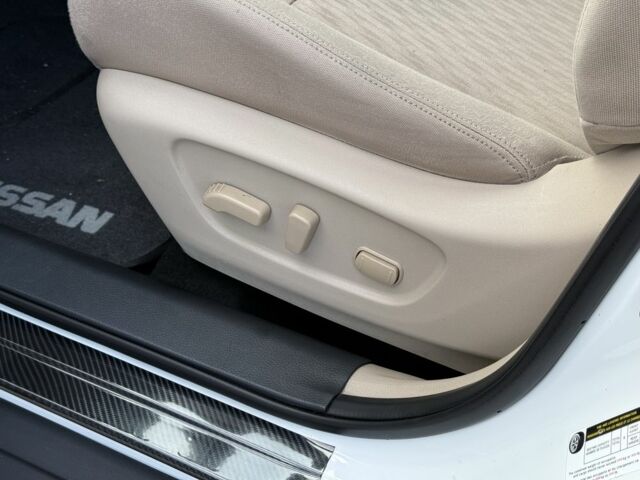 Белый Ниссан Rogue, объемом двигателя 2.5 л и пробегом 119 тыс. км за 12800 $, фото 14 на Automoto.ua