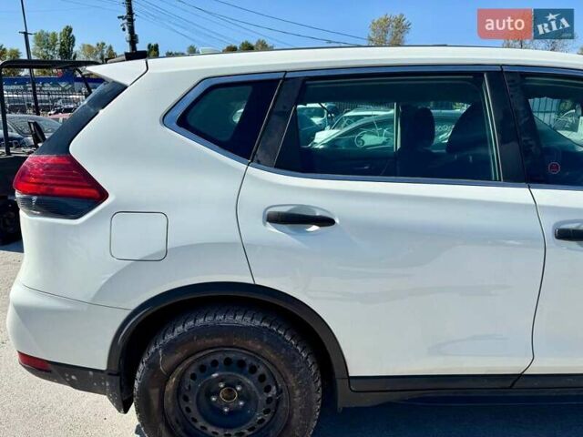 Белый Ниссан Rogue, объемом двигателя 2.49 л и пробегом 85 тыс. км за 7000 $, фото 17 на Automoto.ua