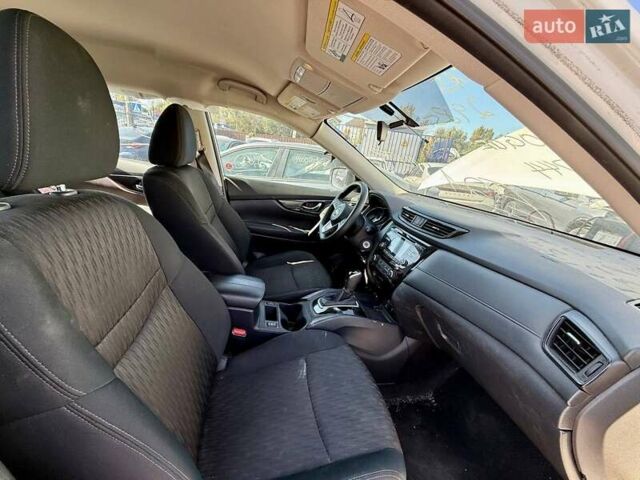 Белый Ниссан Rogue, объемом двигателя 2.49 л и пробегом 85 тыс. км за 7000 $, фото 26 на Automoto.ua