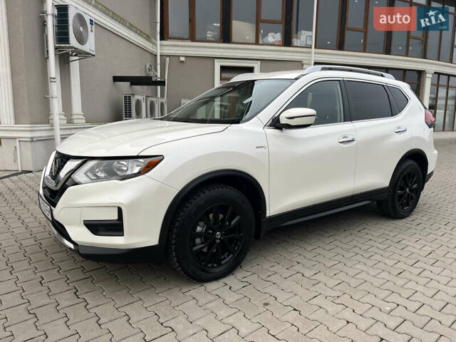 Белый Ниссан Rogue, объемом двигателя 2.5 л и пробегом 120 тыс. км за 14300 $, фото 1 на Automoto.ua