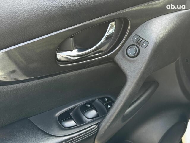 Белый Ниссан Rogue, объемом двигателя 2.5 л и пробегом 178 тыс. км за 14680 $, фото 9 на Automoto.ua