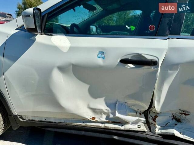 Белый Ниссан Rogue, объемом двигателя 2.49 л и пробегом 85 тыс. км за 7000 $, фото 10 на Automoto.ua