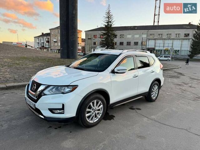 Белый Ниссан Rogue, объемом двигателя 2.49 л и пробегом 167 тыс. км за 15300 $, фото 7 на Automoto.ua