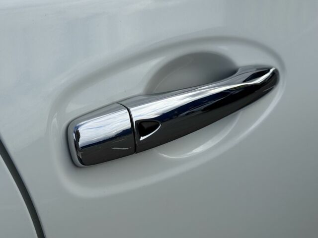 Белый Ниссан Rogue, объемом двигателя 2.5 л и пробегом 119 тыс. км за 12800 $, фото 6 на Automoto.ua