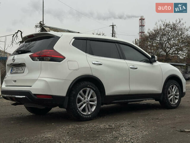 Белый Ниссан Rogue, объемом двигателя 2.49 л и пробегом 140 тыс. км за 11500 $, фото 3 на Automoto.ua