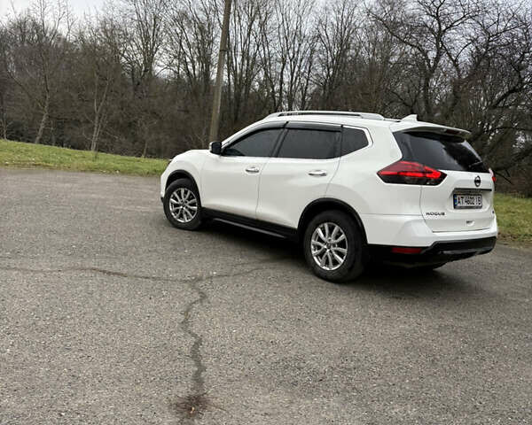 Белый Ниссан Rogue, объемом двигателя 2.49 л и пробегом 213 тыс. км за 11800 $, фото 3 на Automoto.ua