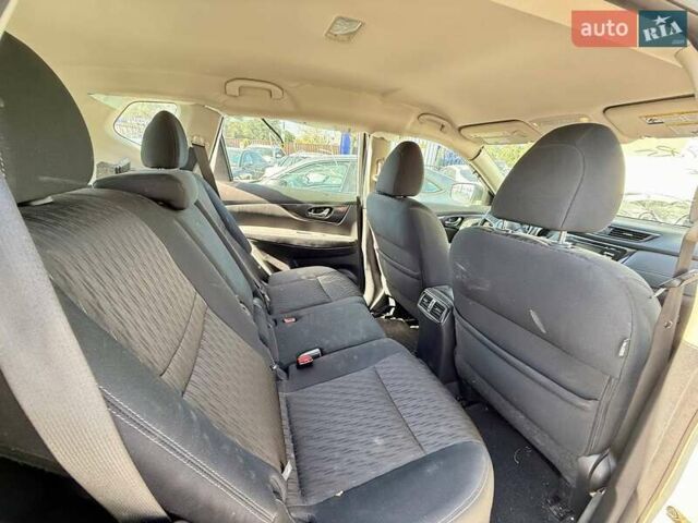 Белый Ниссан Rogue, объемом двигателя 2.49 л и пробегом 85 тыс. км за 7000 $, фото 24 на Automoto.ua