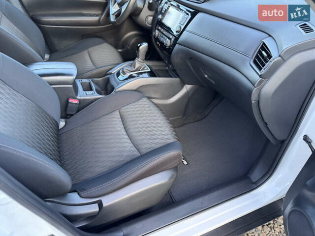 Белый Ниссан Rogue, объемом двигателя 2.5 л и пробегом 151 тыс. км за 14300 $, фото 48 на Automoto.ua