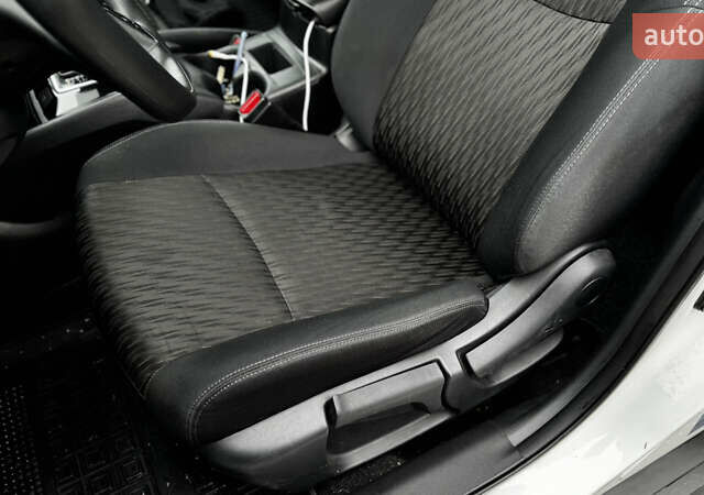 Белый Ниссан Rogue, объемом двигателя 2.5 л и пробегом 120 тыс. км за 13900 $, фото 12 на Automoto.ua