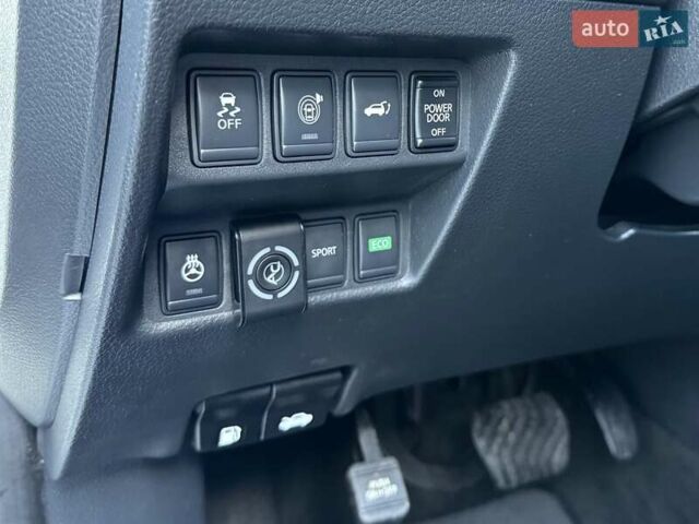 Белый Ниссан Rogue, объемом двигателя 2.5 л и пробегом 81 тыс. км за 17500 $, фото 19 на Automoto.ua