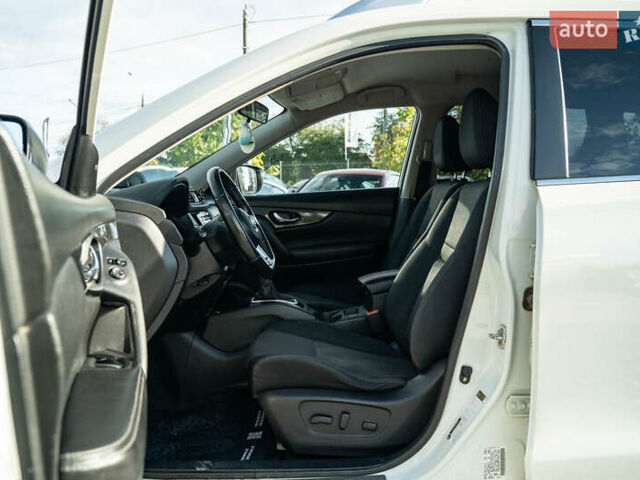 Белый Ниссан Rogue, объемом двигателя 2.49 л и пробегом 132 тыс. км за 14900 $, фото 13 на Automoto.ua