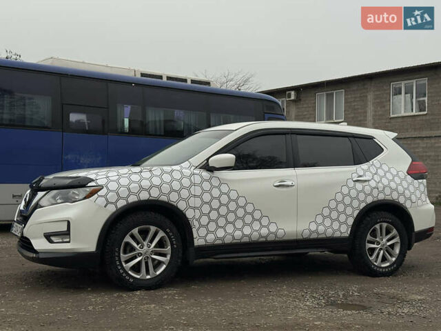 Белый Ниссан Rogue, объемом двигателя 2.49 л и пробегом 140 тыс. км за 11500 $, фото 2 на Automoto.ua