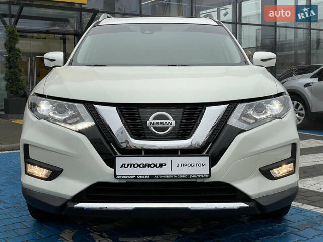 Белый Ниссан Rogue, объемом двигателя 2 л и пробегом 146 тыс. км за 17700 $, фото 4 на Automoto.ua