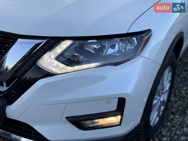 Белый Ниссан Rogue, объемом двигателя 2.5 л и пробегом 151 тыс. км за 14300 $, фото 23 на Automoto.ua