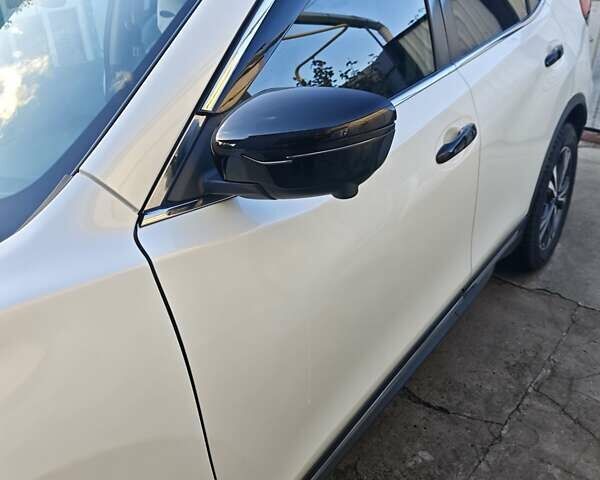 Белый Ниссан Rogue, объемом двигателя 2.49 л и пробегом 140 тыс. км за 15499 $, фото 4 на Automoto.ua