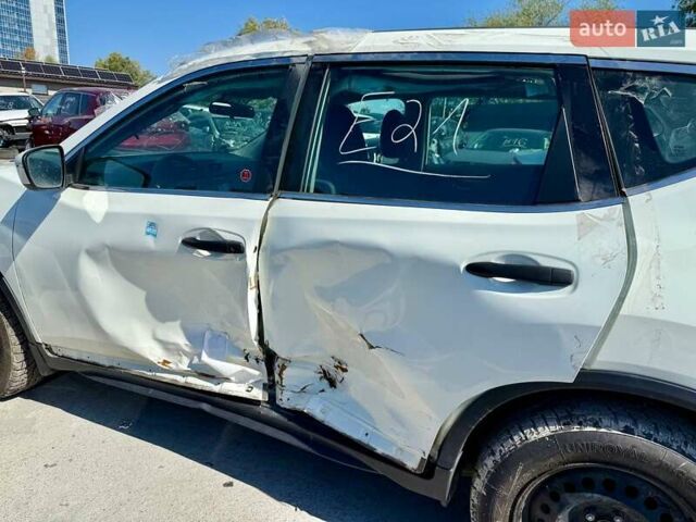 Белый Ниссан Rogue, объемом двигателя 2.49 л и пробегом 85 тыс. км за 7000 $, фото 14 на Automoto.ua